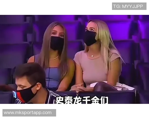 女球迷疑似骚扰湖人球员被保安驱逐老詹淡定剪指甲继续观赛 女球迷疑似骚扰湖人球员被保安驱逐老詹淡定剪指甲继续观赛