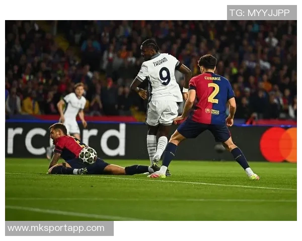 卡拉格称凯恩在拜仁表现堪比梅罗奖杯数低估了他的实力 卡拉格称凯恩在拜仁表现堪比梅罗奖杯数低估了他的实力