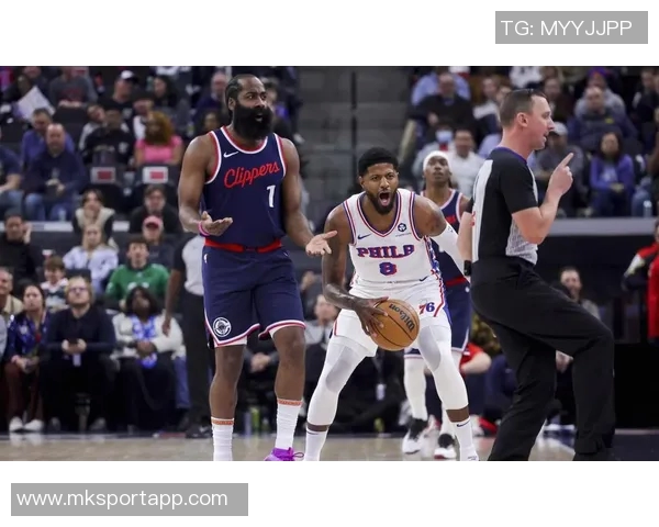 快船首发表现不佳替补发力保罗引领正负值逆转显实力