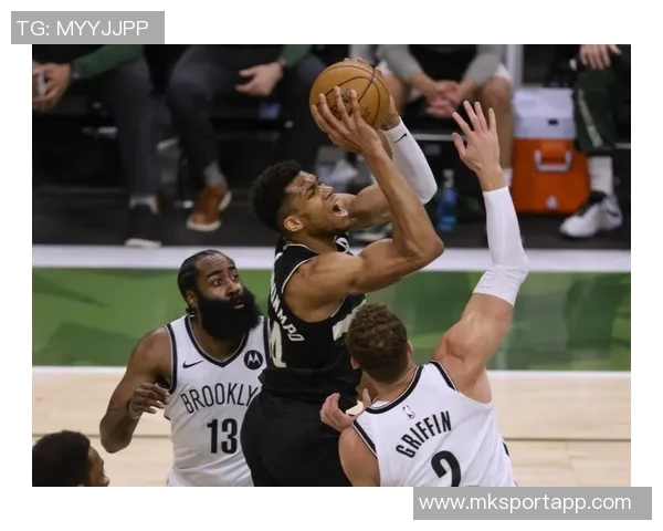 米德尔顿重返赛场半场表现抢眼贡献10分并助攻字母哥制造犯规