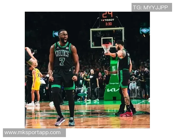 杰伦布朗第三节火力全开8投4中并罚球全中狂砍17分助力球队反击