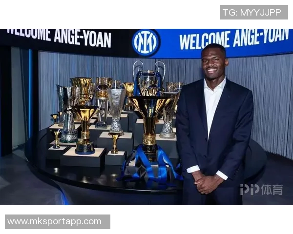 法国队球探现场考察国米前锋博尼关注罗马对国米的精彩对决