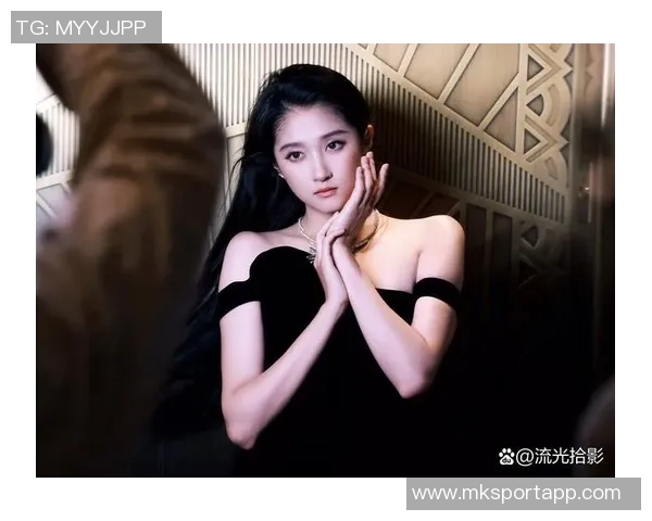 杰伦布朗女友为花花公子拍摄性感美照展现迷人魅力让网友大饱眼福