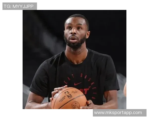 维金斯半场表现出色6中4砍下11分助攻与抢断均有贡献 维金斯半场表现出色6中4砍下11分助攻与抢断均有贡献