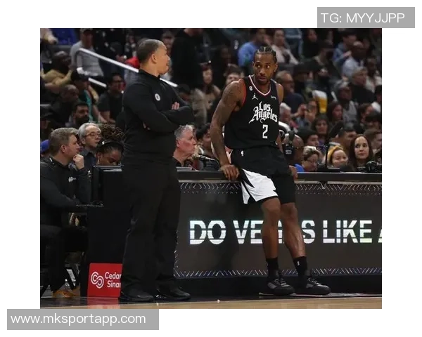 小卡季前赛表现出色砍下35分与队友重聚感到非常开心 小卡季前赛表现出色砍下35分与队友重聚感到非常开心