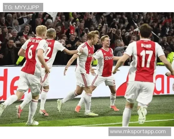 四大豪门争抢阿尔克马尔19岁中场新星斯米特