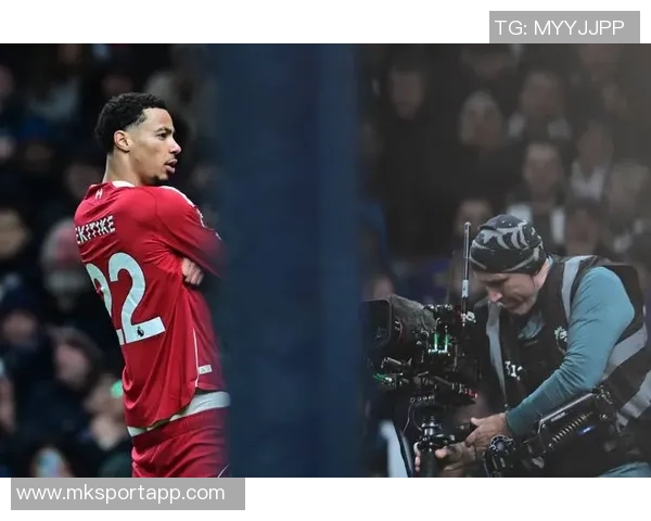 热刺6500万新援西蒙斯表现不佳12场仅1助攻引发球迷担忧 热刺6500万新援西蒙斯表现不佳12场仅1助攻引发球迷担忧