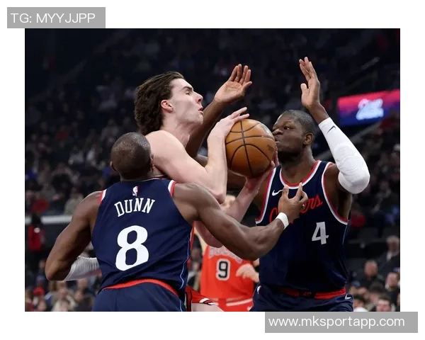 船记：里德末节三分狂潮超快船全队下半场表现克莱一周前同样精彩