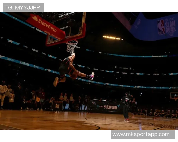 戈登今日扣篮表现引发约基奇疑惑他究竟何时完成了这精彩一扣