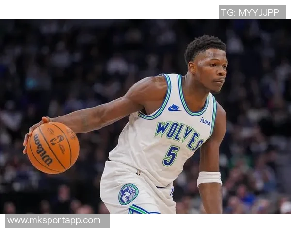 芬奇赞爱德华兹进攻成长显著近期防守表现同样出色